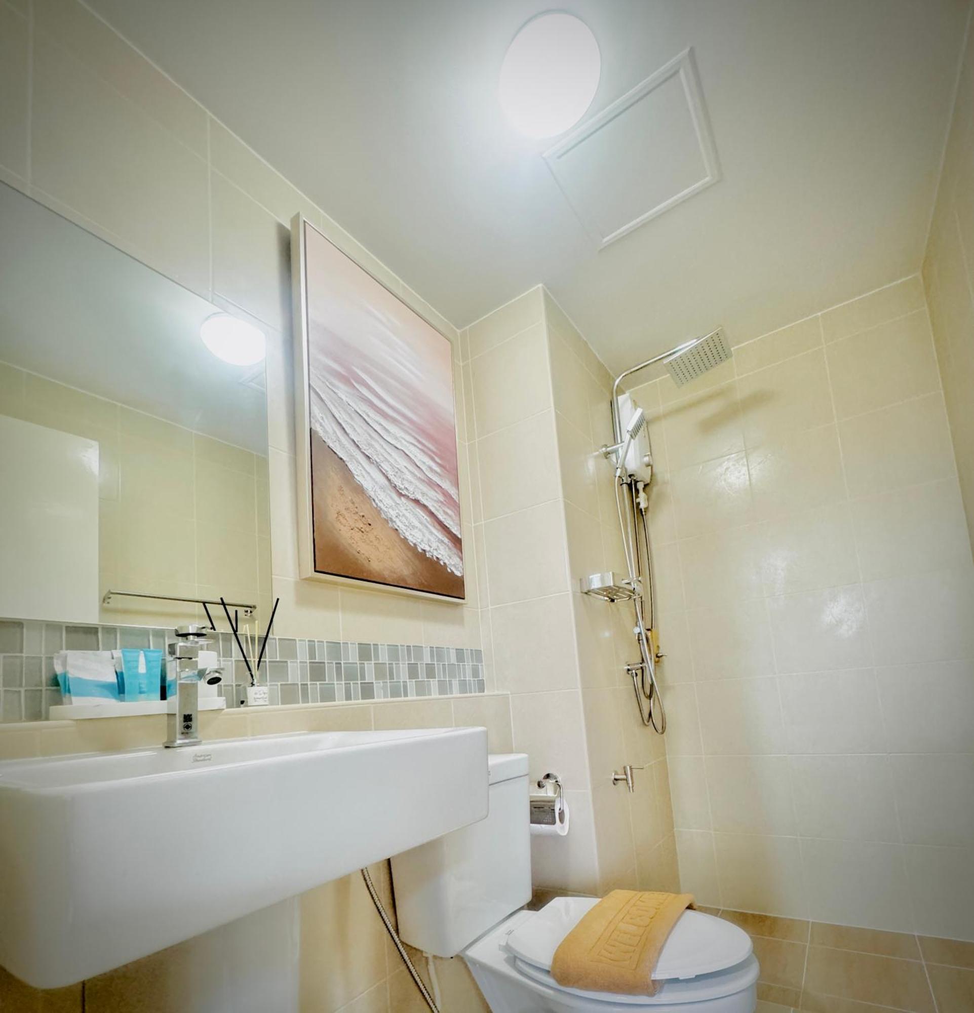 Sea&Mountain View,5 Mins Walk To Famous Beach With King Size Bed HHQ Eksteriør billede
